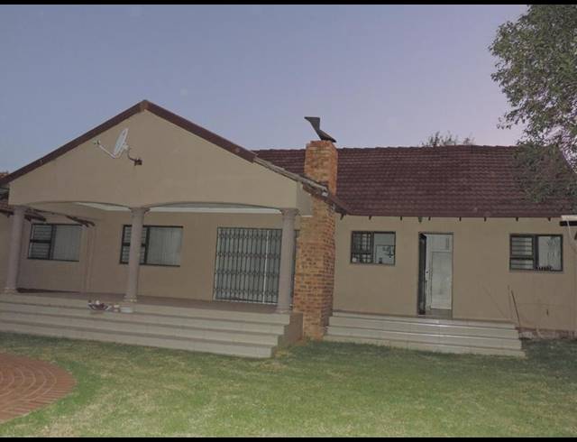 4 BEDROOM HOUSE FOR SALE IN NORKEM PARK